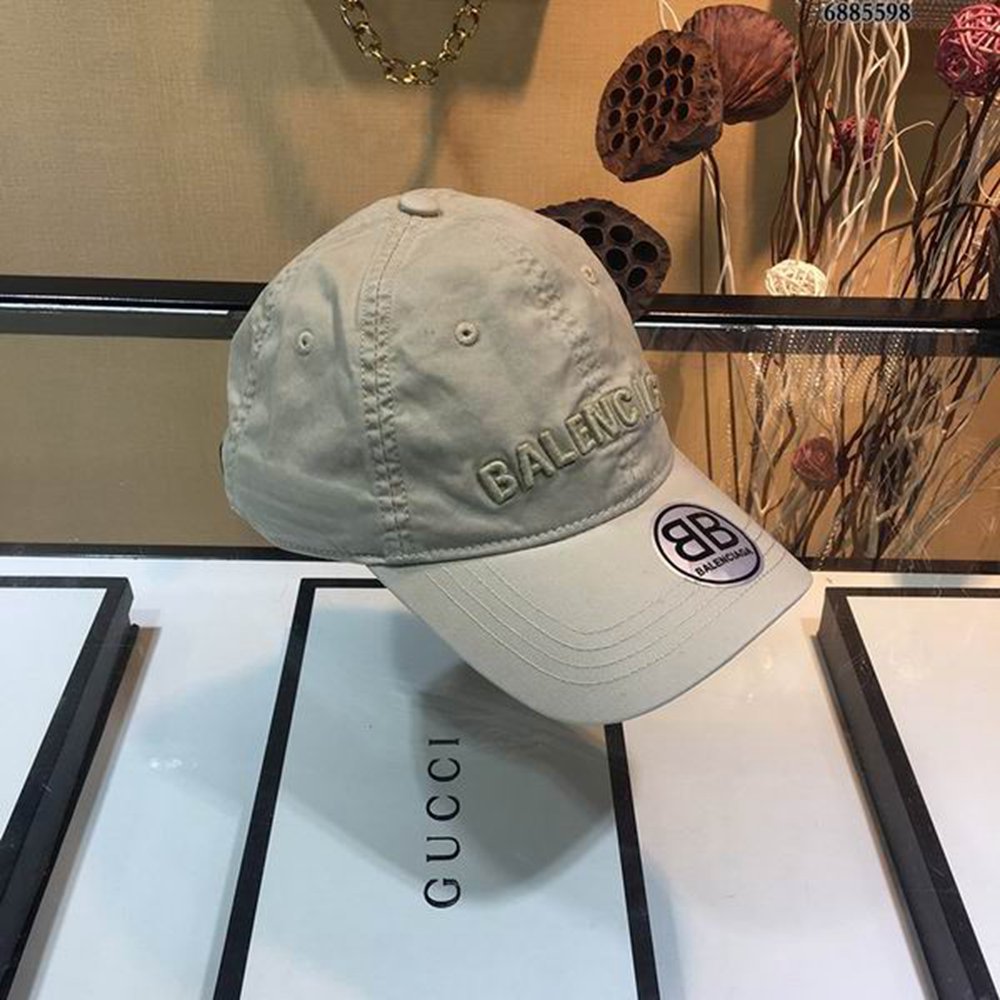 Ba*len*cia*ga hat